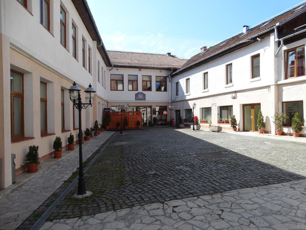 Vicenza Square Hotel Sibiu Bagian luar foto